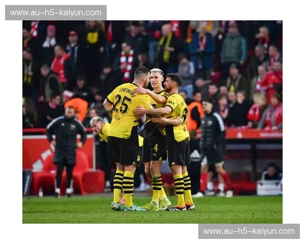 德甲狂飙：当“小马驹”撞上“法兰克福雄鹰”，谁才是普鲁士公园球场的真主宰？